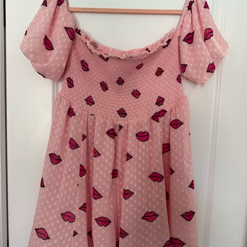 Betsy Johnson’s women’s Pink Lip-Print Smocked Dress